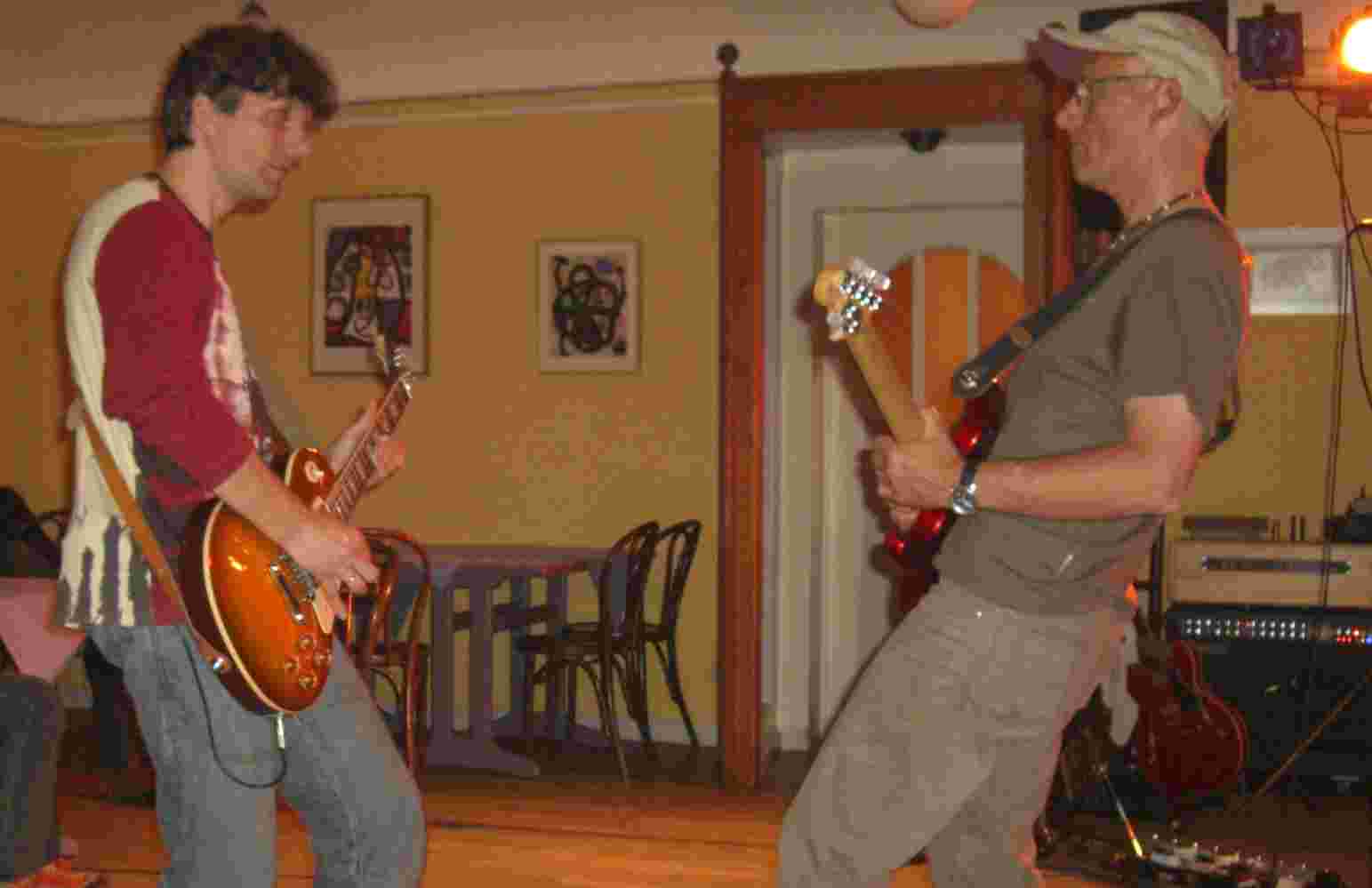 Duell der Gitarren - <Klick> zurck zu <Fotos>